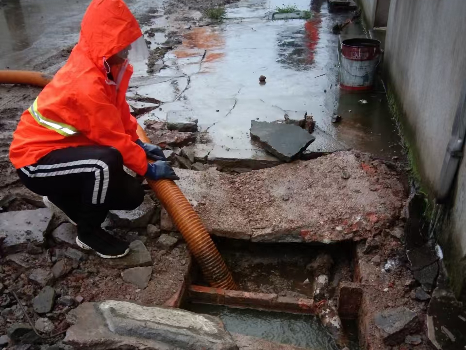 宜春专业清理污水池 炜誉市政以规范流程守护城市 “肠道”